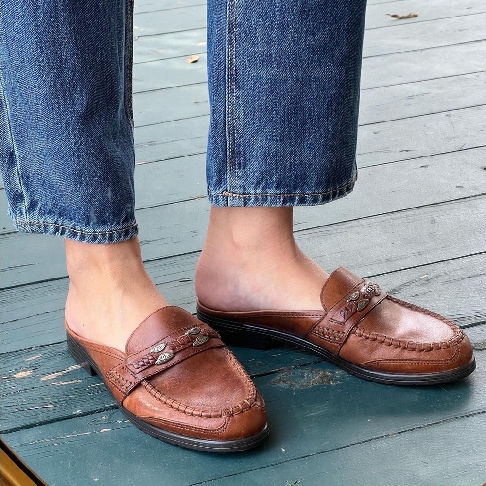 Women’s size 7 1/2 brown loafers - Picture 2 of 3